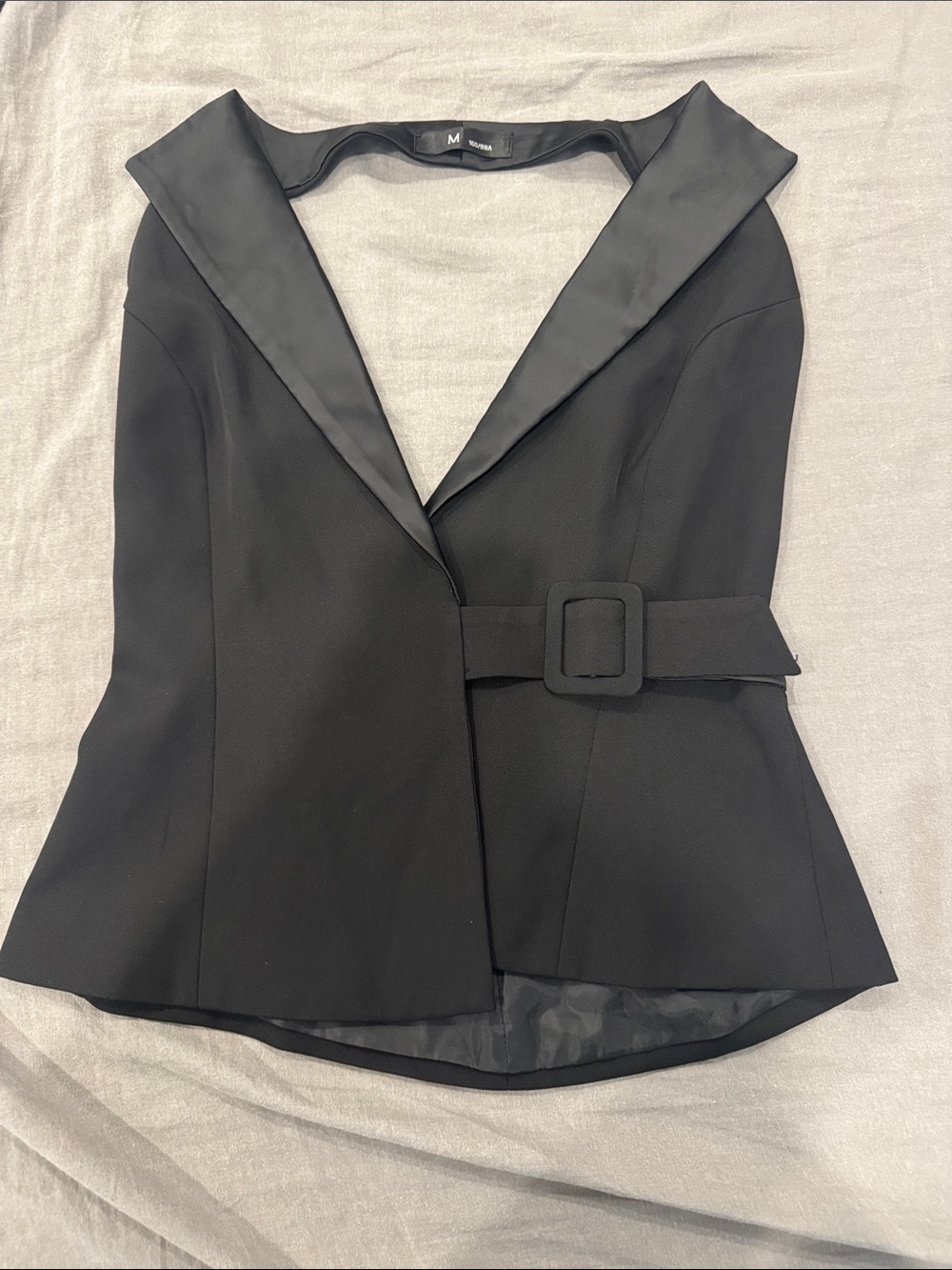 Black Sleeveless and backless Vest